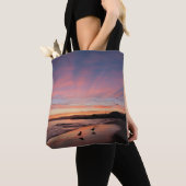 Pink Morning Sky aan het strand Tote Bag (Dichtbij)