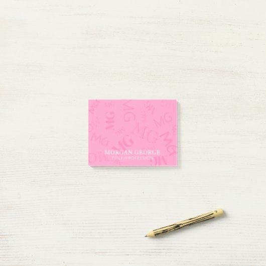 Pink Myriad of Monograms With Your Name Post-it® Notes (Op bureau)