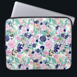 Pink Navy Blue Gold Waterverf Flowers Patroon Laptop Sleeve<br><div class="desc">zijn elegante en design schilderen met de hand geschilderde zwarte roze, marineblauw en zeeluin groene waterverven en bladeren met faux bedrukte gouden folie bloemsilhouetten bovenop een eenvoudige witte achtergrond. Het is modern, meisje, vrouwelijk, land en origineel. Stijlvol met dit handbeschilderde ontwerp van de kunstenaar van La Femme, Rachel Matheney. ***BELANGRIJKE...</div>