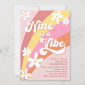 Pink Nine is een Vibe Retro Daisy Rainbow Birthday Kaart (Voorkant)