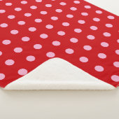 Pink on Red Polka Dots Sherpa Deken (3/4)