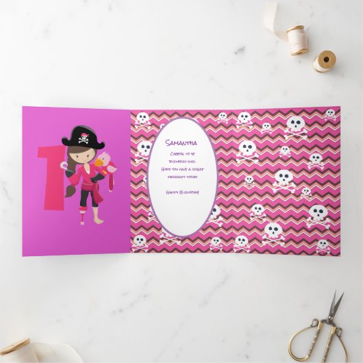 Pink Pastle Glitter Pirate Girl 1ste verjaardag Drieluik Kaart (Binnen)