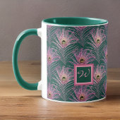 Pink Peacock Feathers en Monogram op Deep Green Mok