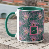 Pink Peacock Feathers en Monogram op Deep Green Mok