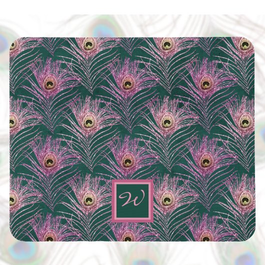 Pink Peacock Feathers en Monogram op Deep Green Muismat
