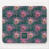 Pink Peacock Feathers en Monogram op Deep Green Muismat (Voorkant)