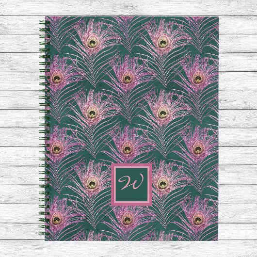 Pink Peacock Feathers en Monogram op Deep Green Notitieboek