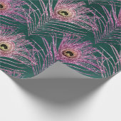 Pink Peacock Feathers on Green Cadeaupapier (Hoek)