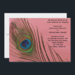 Pink Peacock Wedding Kaart<br><div class="desc">Gebruik deze elegante bruidsuitnodigingen om je vrienden en familie uit te nodigen voor je bruiloft. Dit vreugdevetherontwerp op je kaarten zal een speciale aanraking toevoegen aan je pauw-bruiloft. Dit leven werd nog steeds genomen met een visooglens om een zacht effect rond de randen toe te voegen. De kleuren van de...</div>