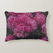 Pink peonies, dark moody aesthetic accent kussen (Voorkant)