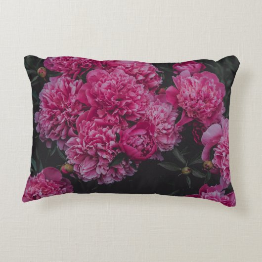 Pink peonies, dark moody aesthetic accent kussen (Achterkant)