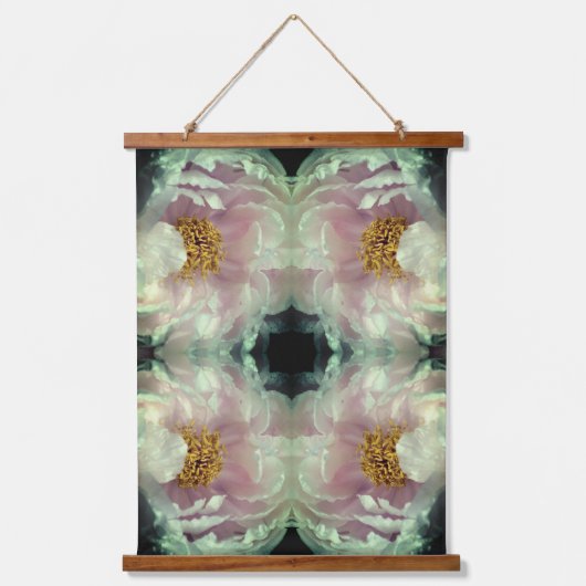Pink Peony Flower Center Abstract Pattern Hangend Wandkleed (Voorkant)