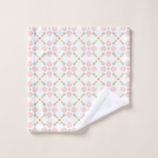 Pink petal and pastel triangle tile pattern on whi bad handdoek (Wasdoekje)