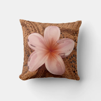 Pink Petal Pillow - Softly Beautiful" Kussen