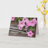 pink petunia on wood for birthday kaart (Gele Bloem)