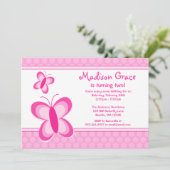 Pink Polka Dot Butterfly Birthday Uitnodiging (Staand voorkant)