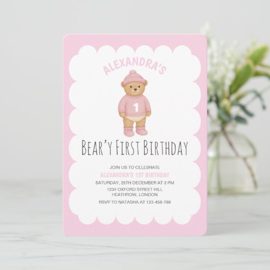 Pink Preppy Bear Beary First Birthday Invitation Kaart (Staand voorkant)