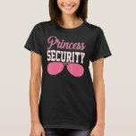 Pink Princess Security Big Brother Birthday Sungla T-shirt<br><div class="desc">Roze prinses veiligheids Big Brother Birthday zonnebril.</div>