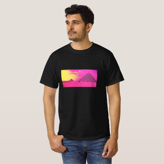 Pink-Pyramids T-Shirt (Voorkant volledig)