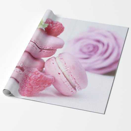 Pink Raspberry Macarons French Pastry Foto Cadeaupapier (Uitgerold)