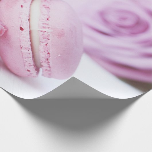 Pink Raspberry Macarons French Pastry Foto Cadeaupapier (Hoek)