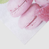Pink Raspberry Macarons French Pastry Foto Tissuepapier (Detail)
