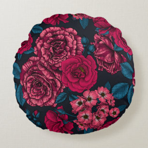 Pink, red and bi-color roses with blue leaves on b rond kussen