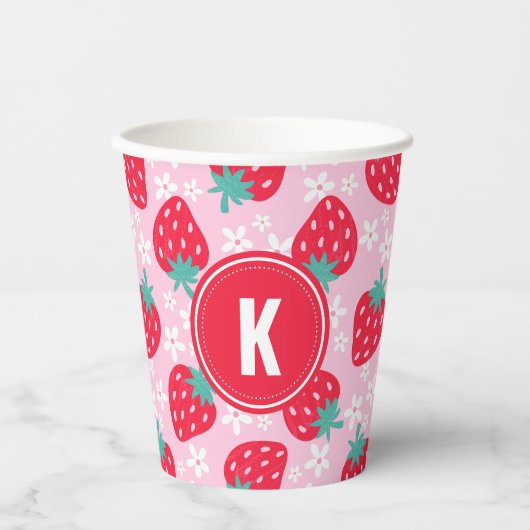 Pink Red Strawberries Floral  Pattern Monogram Papieren Bekers (Voorkant)