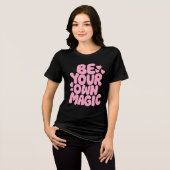 Pink Retro “Be Your Own Magic” Quote Tri-Blend Shirt (Voorkant volledig)