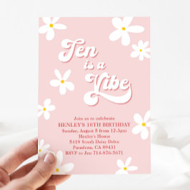 Pink Retro Daisy Ten is een vibe verjaardag Kaart