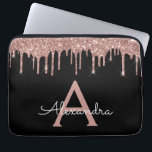 Pink Rose Gold Black Glitter Sparkle Monogram Laptop Sleeve<br><div class="desc">Pink Rose Gold en Black Faux Dripping Modern en Elegant Girly Glitter en Sparkle Elegant Monogram Hoesje. Dit hoesje kan worden aangepast om uw initiaal en voornaam op te nemen.</div>