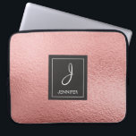 Pink Rose Gold Faux Folie Monogram Laptop Sleeve<br><div class="desc">Roze Rose Gold Faux Folie Elegant Monogram Hoesje. Dit hoesje kan worden aangepast om uw initiaal en voornaam op te nemen.</div>