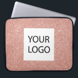 Pink Rose Gold Glitter - Aangepaste Logo Promotion Laptop Sleeve<br><div class="desc">Roze Rose Gold Faux Glitter en Sparkle Elegant Custom Logo Promotionele Laptop Tas of Sleeve Promotionele Hoesje. Dit hoesje kan worden aangepast om uw bedrijf of zakelijke logo op te nemen.</div>