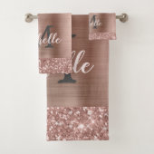 Pink Rose Gold Glitter Drips Monogrammed Vrouwelij Bad Handdoek (Insitu)