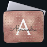 Pink Rose Gold Metallic Folie Glam Monogram Laptop Sleeve<br><div class="desc">Pink Rose Gold Faux Metallic Folie Girly Glam Heart Pattern Monogram Hoesje. Dit hoesje kan worden aangepast om uw initiaal en voornaam op te nemen. Als u overeenkomende items wilt,  neem dan contact op met de ontwerper.</div>