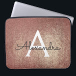 Pink Rose Gold Metallic Folie Glam Monogram Laptop Sleeve<br><div class="desc">Roze Rose Gold Faux Metallic Folie Girly Glam Elegant Monogram Hoesje. Dit hoesje kan worden aangepast om uw initiaal en voornaam op te nemen. Als u overeenkomende items wilt,  neem dan contact op met de ontwerper.</div>