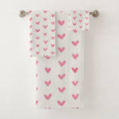 Pink Rose Love Hearts Patroon op Offwhite Bad Handdoek (Insitu)