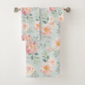 Pink Rose Pastel Garden Pattern Bad Handdoek (Insitu)