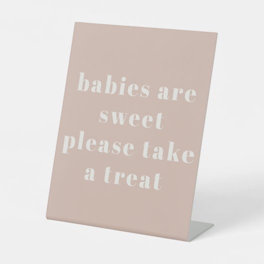 Pink Sandstone Typography Baby shower Favoriet Reclamebord Met Voetstuk (Voorkant)