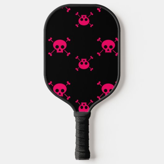 Pink skull and crossbones on black pickleball paddle (Voorkant)