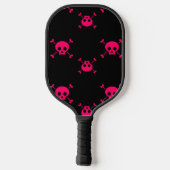 Pink skull and crossbones on black pickleball paddle (Achterkant)