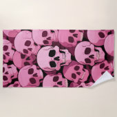 Pink Skull Pattern – Bold Gothic Design Strandlaken (Voorkant)