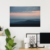 Pink Sky Blue Mountains Poster (Thuiskantoor)