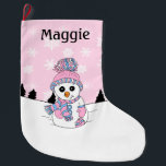 Pink Snowman en sneeuwvlokken gepersonaliseerd Grote Kerstsok<br><div class="desc">Schattigee handgetekende sneeuwpop in roze en blauw winterse pet en sjaal op besneeuwde dag,  Voeg een naam toe aan deze kous in het gepersonaliseerde gebied.</div>