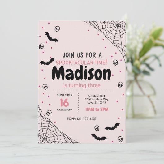 Pink Spider Web Halloween Birthday Invite Kaart (Staand voorkant)