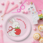 Pink Strawberry Bunny Birthday Papieren Bordje (Feest)