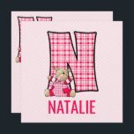 Pink Teddy Bear Letter N Kids Birthday Party Kaart<br><div class="desc">Een zoete teddy met de letter N verjaardagsuitnodiging in een roze roze en tintelingen van lichtere roze tinten in een leuk gingham check-patroon.</div>