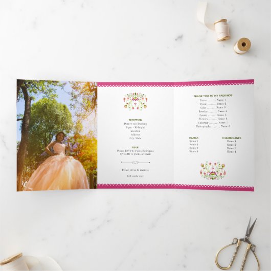 Pink Traditionele Mexicaanse Floral Foto Quinceane Drieluik Uitnodiging (Binnen)