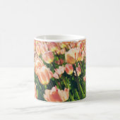 PINK TULIPS BLOOME OP DAGTIME KOFFIEMOK (Center)