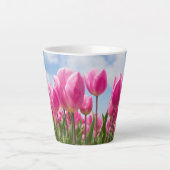 Pink Tulips Floral Mug – Nature Lover Gift Latte Mok (Voorkant)